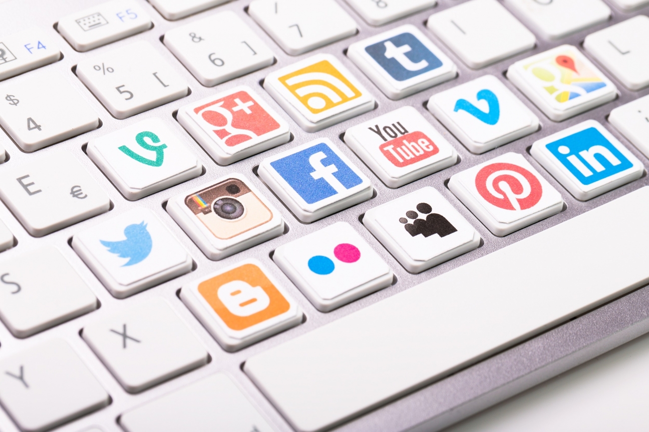 Indulging The Cultural Priorities, Penetrating Through Social Media For Attracting Online Global Consumers